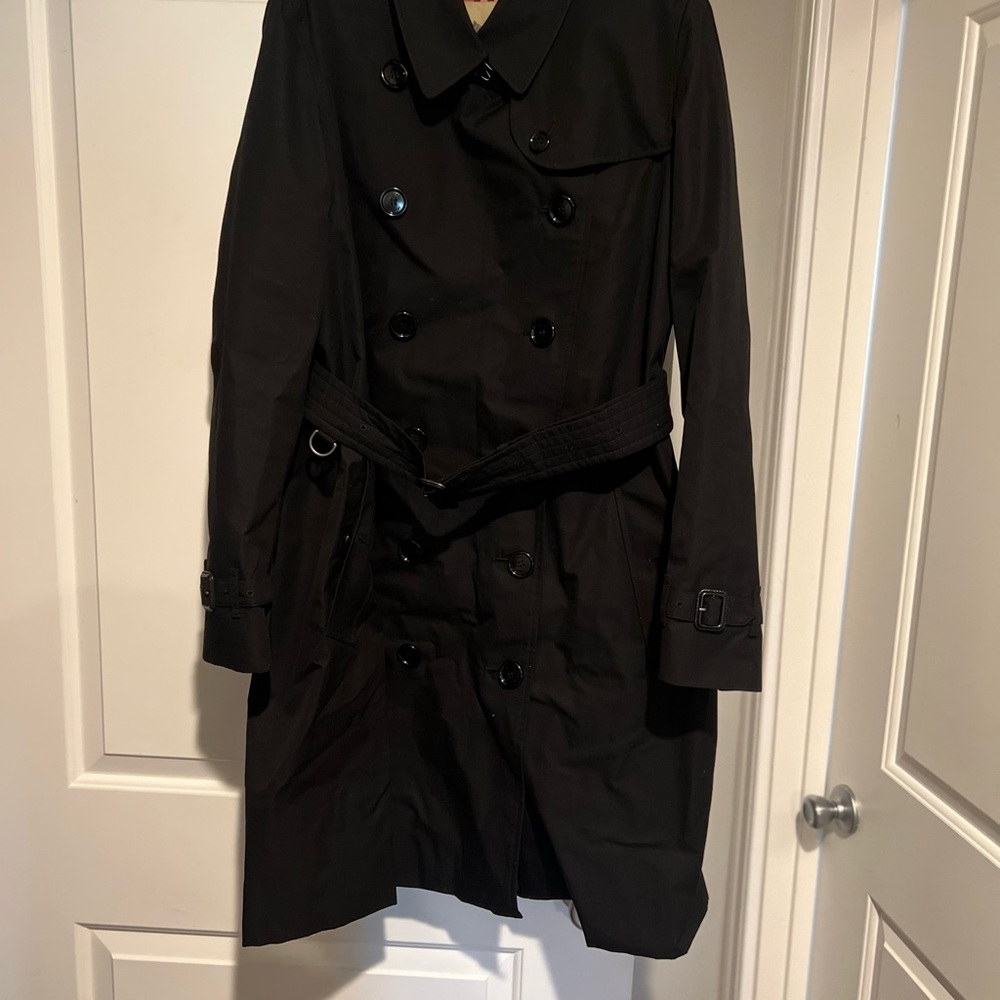 Burberry Kensington Rainwear coat